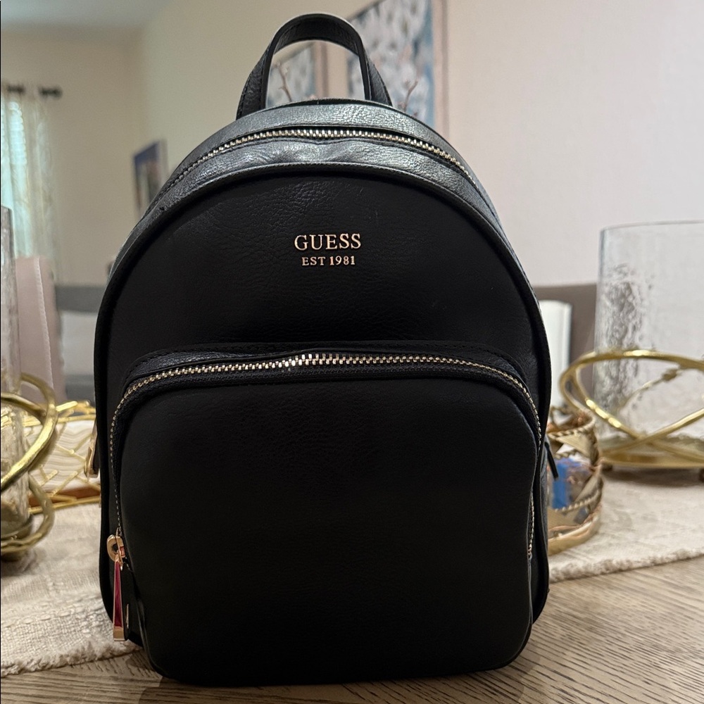 NWT! GUESS Classic Black Backpack💝